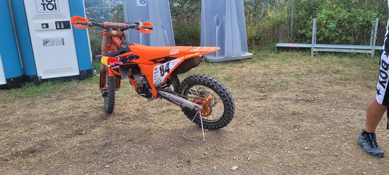 Dominancia techniky KTM v priamom prenose od OKR Moto